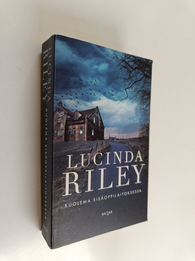 Lucinda Riley : Kuolema sisäoppilaitoksessa