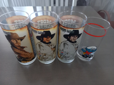 Pepsi ja smurffi keräilylasit