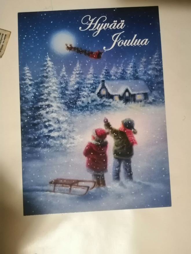 Lapset katselevat Joulupukkia