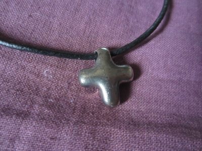 Risti nahkanauhassa / Choker