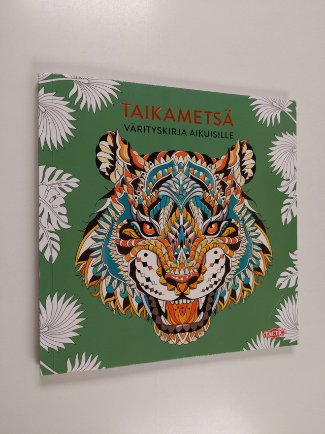 Taikametsä : värityskirja aikuisille