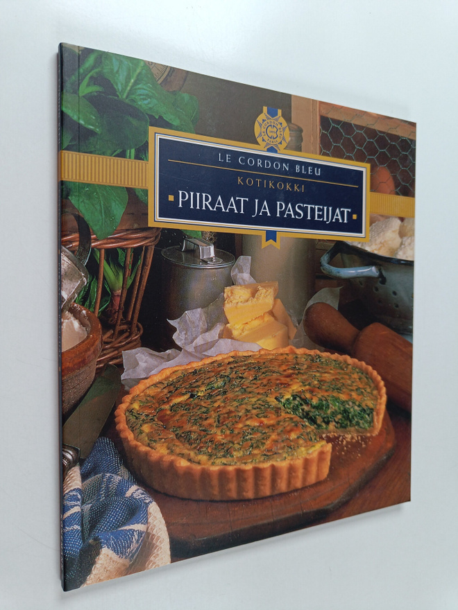 Kay (toim.) Halsey : Piiraat ja pasteijat