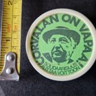 Corvalan On Vapaa.Vintage Rintamerkki 1970 Luvulta - pikkukuva 1