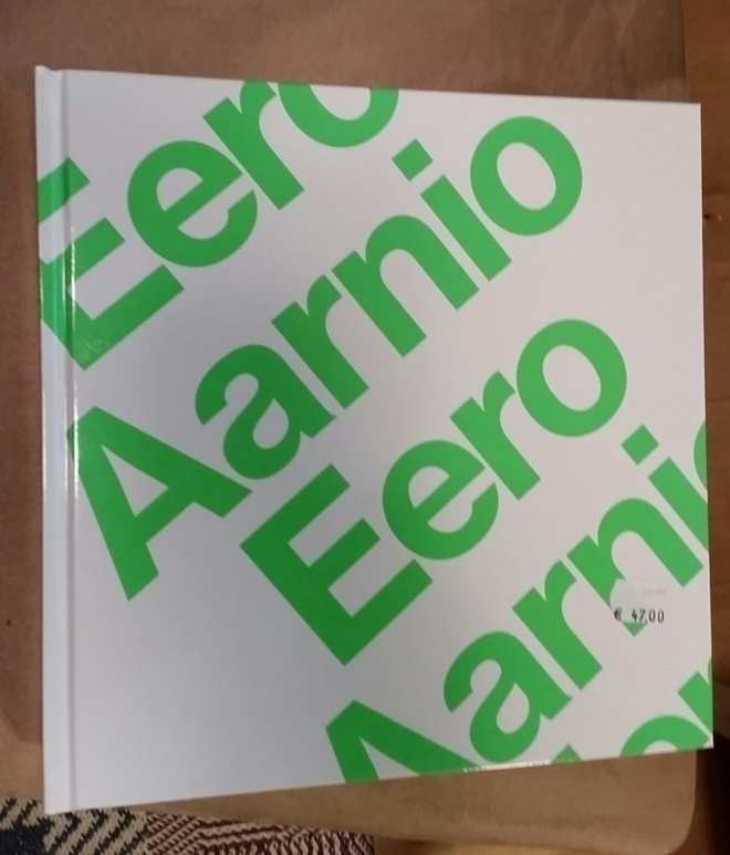 Eero Aarnio Värin ja ilon muotoilija