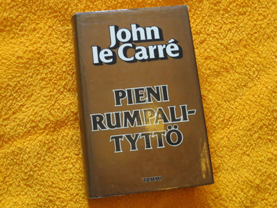 Kirja Pieni rumpalityttö Johan le Carré (kovakantinen)
