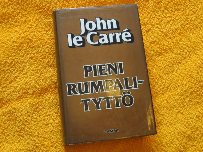 Kirja Pieni rumpalityttö Johan le Carré (kovakantinen)