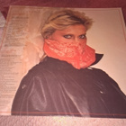 Hyväkuntoinen Olivia Newton-Johnin LP Totally - pikkukuva 2