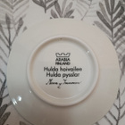 Arabia seinälautanen Hulda hoivailee Minna Immonen - pikkukuva 4
