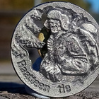 Hopeavärinen Raatteen tien merkki. Halkaisija - 23 mm. - pikkukuva 2