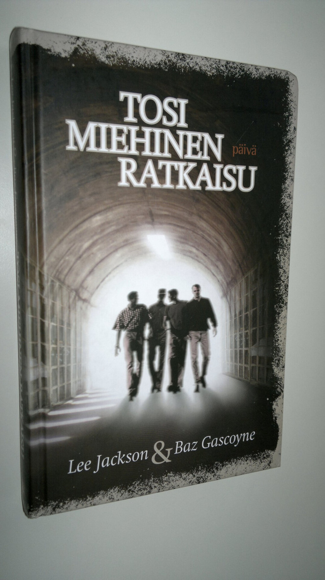Lee Jackson : Tosi miehinen ratkaisu