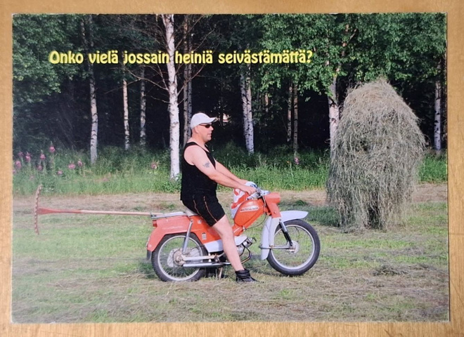 MOPO......heinämies mopedilla liikkeellä.
