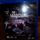 BLU-RAY THE MAGICIANS KAUSI 1 ( SIS POSTIKULU) - pikkukuva 1