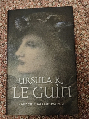 Kahdesti haarautuva puu Ursula Le Guin