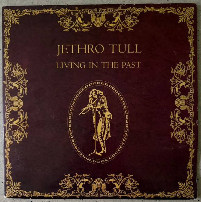 [LP] JETHRO TULL: LIVING IN THE PAST