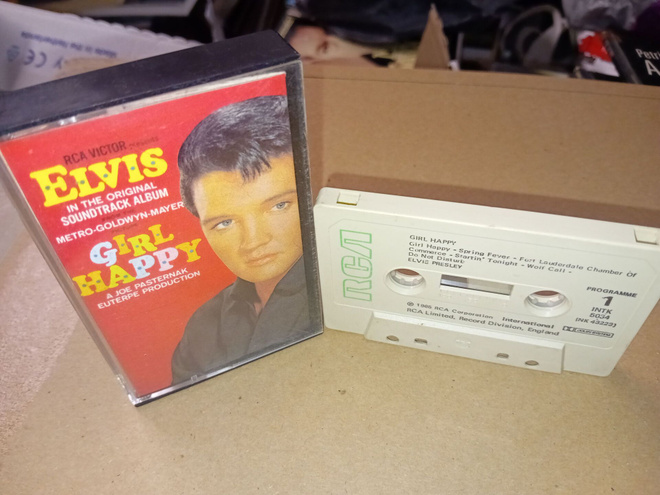 C-kasetti Elvis Presley  : Girl happy ( SIS POSTIKULU )