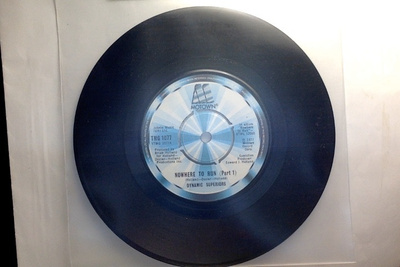 DYNAMIC SUPERIORS  :: NOWHERE TO RUN :: VINYYLI 7" UK 1977 !