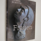 Frauen : esseet / with essays by Dieter Schwarz Andrea Be... - pikkukuva 1