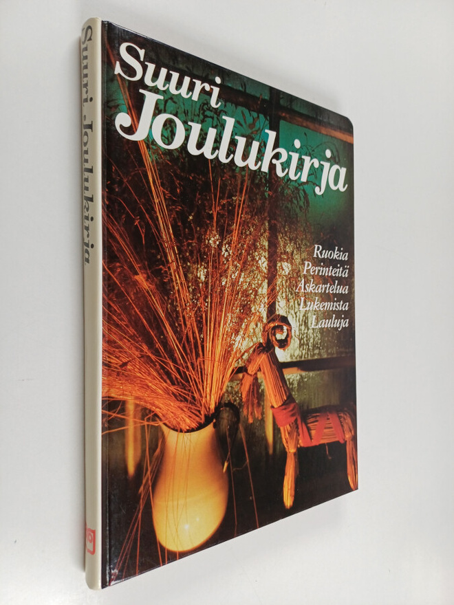 Tytti Issakainen : Suuri joulukirja : ruokia, perinteitä,...