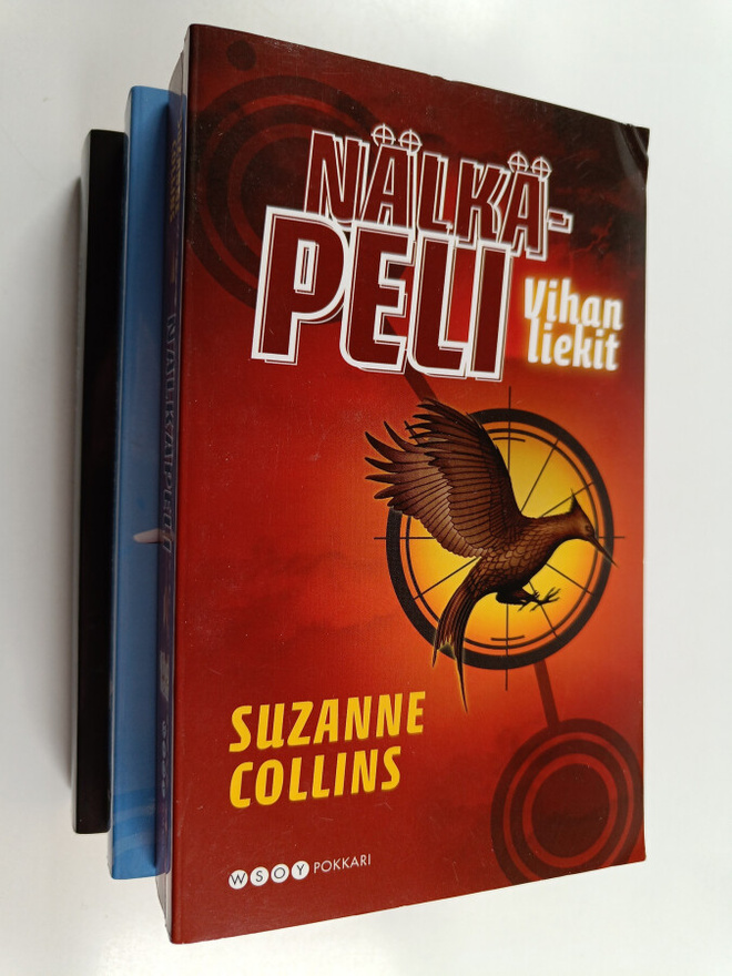 Suzanne Collins : Nälkäpeli 1-3 : Nälkäpeli ; Vihan lieki...