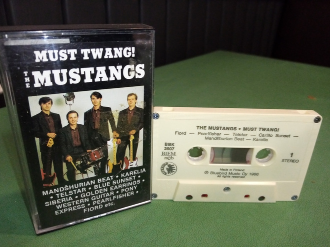 C-KASETTI :  The Mustangs : Must twang ( SIS POSTIKULU)