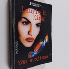 Laurie R. King : Yön suojissa - pikkukuva 1