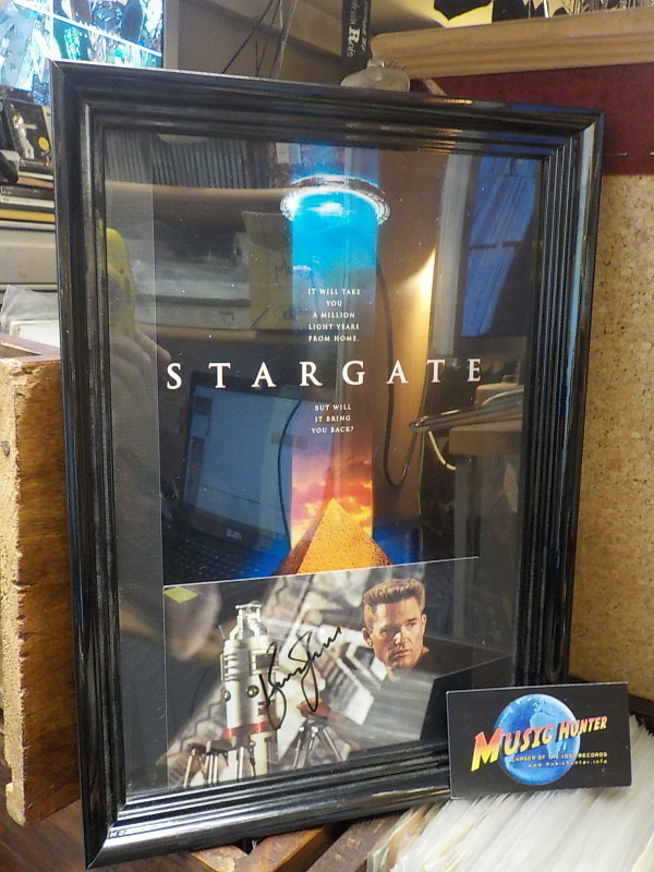 KURT RUSSELL NIMMARI + STARGATE -KUVA KEHYKSISSÄ