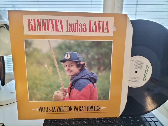 HEIKKI KINNUNEN, Laulaa Lavia, LP -87 SIISTI KUNTO !!