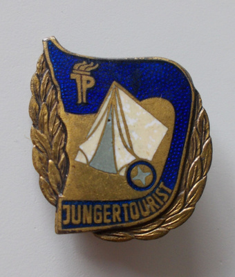 Junger Tourist - lukkoneulamerkki rintamerkki