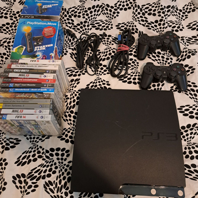 Ps3 konsoli 100gb ,pelit 13kpl
