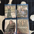 GÅSMAMMAN Kaudet 1-4 BLU-RAY (UUSI/UUDENVEROINEN) - pikkukuva 1