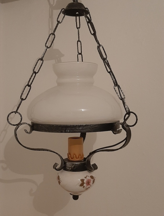 Kaunis valaisin vintage maalaisromanttinen