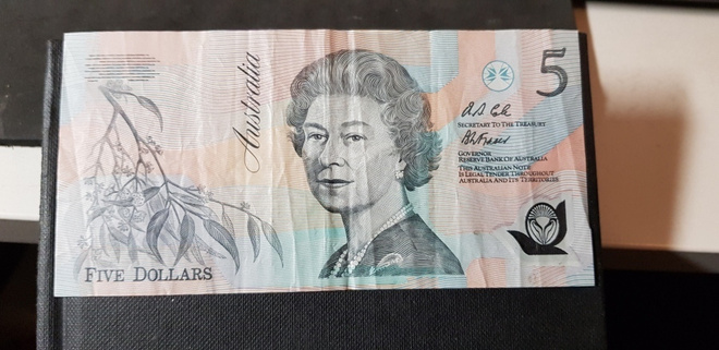 5 DOLLARS  AUSTRALIA   kl  4-5    ? ONKO MUOVIMALERIAALI