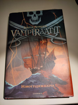 Vampiraatit kirottujen laiva Justin Somper