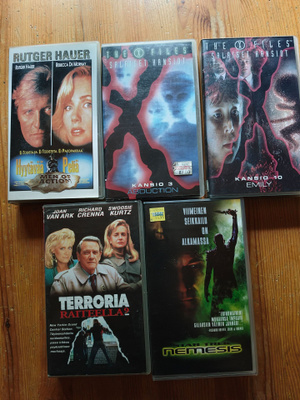 48 kpl VHS elokuvia