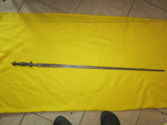 VANHA MIEKKA , PITUUS NOIN 96 CM