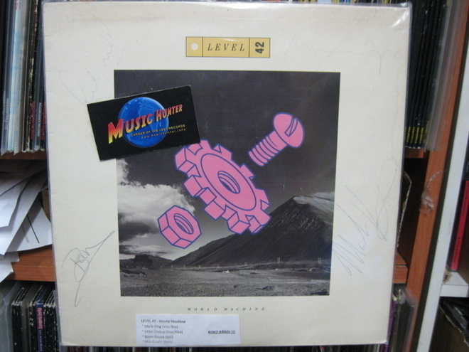 LEVEL 42 - WORLD MACHINE KOKO BÄNDIN NIMMAREILLA LP