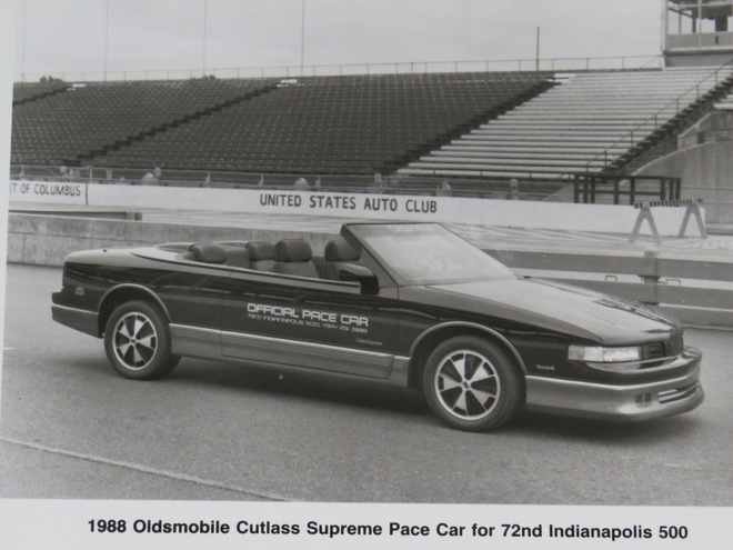 1988 Oldsmobile Cutlass Supreme Indianapolis 500 pressikuva