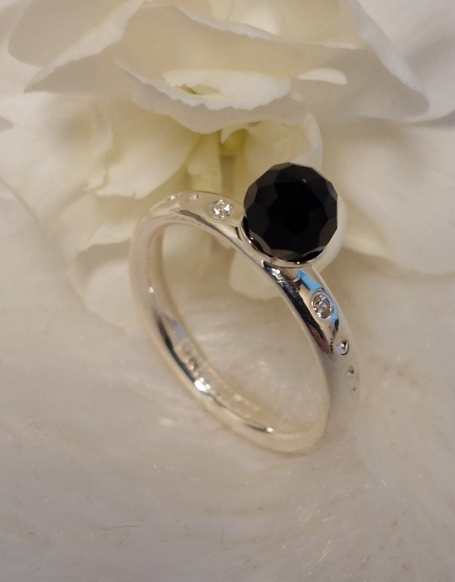 Spinning jewelry 925 hopea sormus onyx kivellä. Koko 16