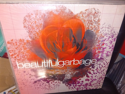 2 LP GARBAGE : BEAUTIFUL GARBAGE ( 2001 UUSI ) SIS POSTIKUL