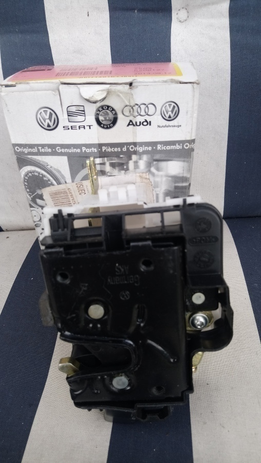 Seat Cordoba, Ibiza ovenlukko 6K3 837 015 C