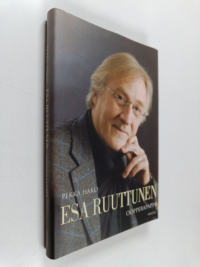 Pekka Hako : Esa Ruuttunen : oopperapappi