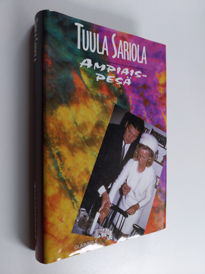 Tuula Sariola : Ampiaispesä