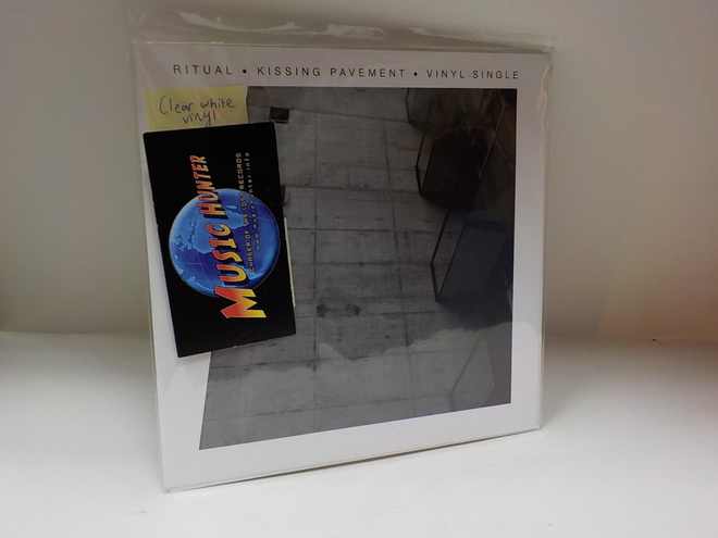 RITUAL - KISSING PAVEMENT M-/M- CLEAR WHITE 7"