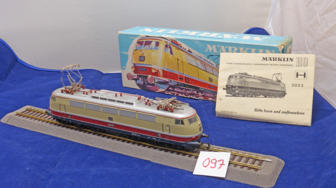 097 Märklin-harvinaisuus 3053 TEE-kiitojunan veturi E 03