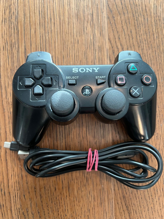 PS3 ohjain + latauskaapeli