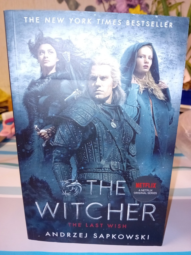 Sapkowski : The WITCHER  ( SIS POSTIKULU  )