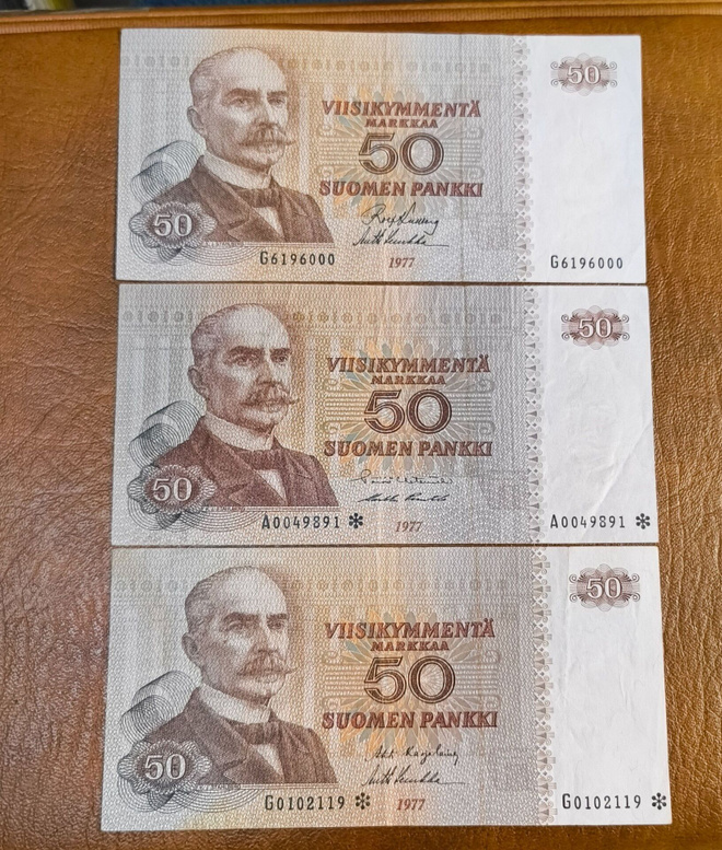 3kpl 50 markkaa v. 1977, kaksi korvaavaa