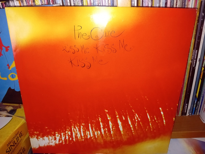 2LP The Cure : Kiss Me Kiss Me Kiss Me ( 1987 ) SIS POSTIKUL