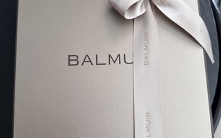 Balmuir kaunis harmaa huivi lahjapakkauksessa