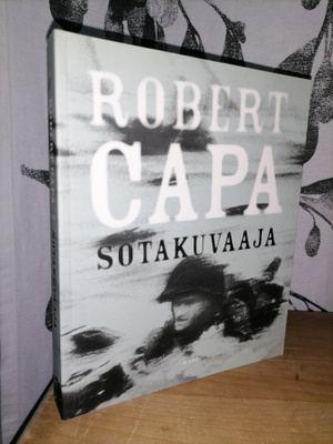 Robert Capa - Sotakuvaaja - 1.p.Uusi